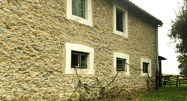 Rehabilitacin y cambio de uso de casa en Entrambasaguas (Cantabria)