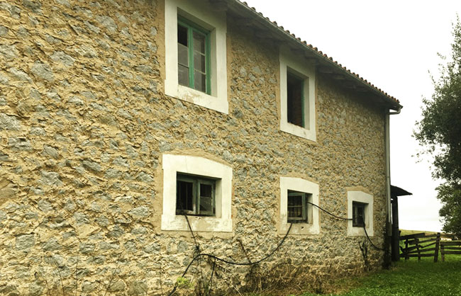 Rehabilitación y cambio de uso de casa en Entrambasaguas (Cantabria)
